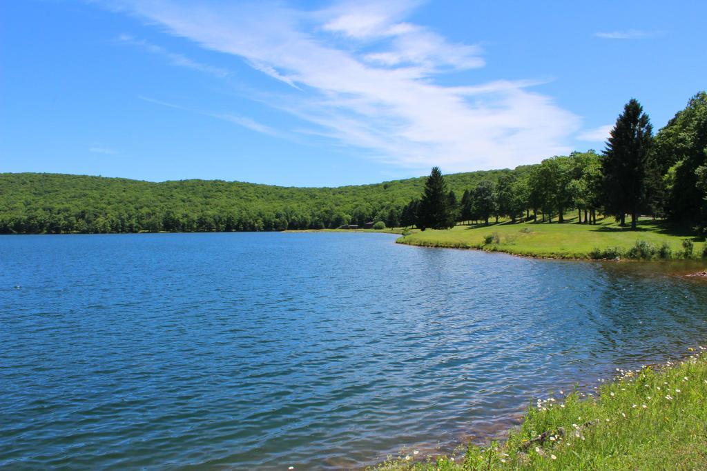 Alpine Lake Resort Terra Alta Exterior photo